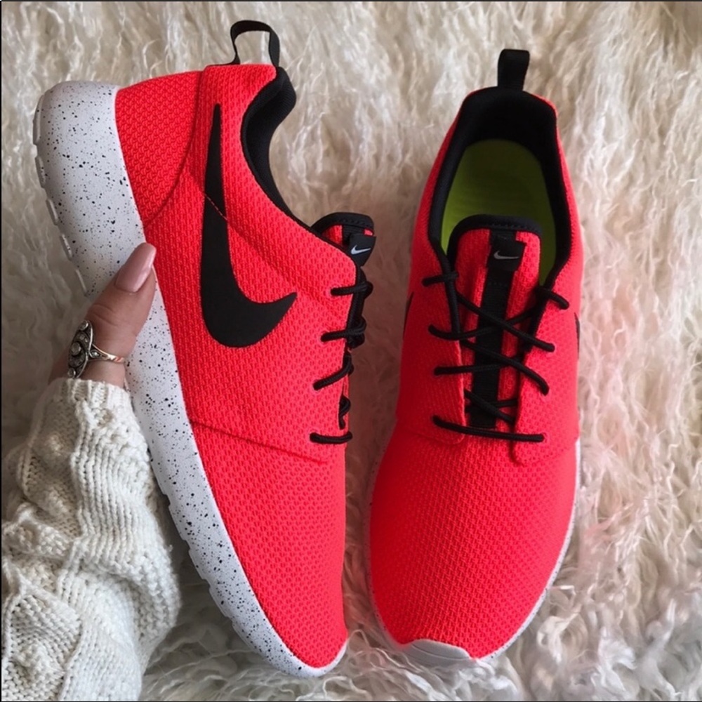 NWT Nike ID Custom Roshe One Neon Pink - Picture 6 of 8